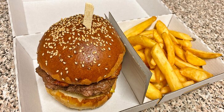 Burger s klokaním masem podle výběru a porce hranolků pro 1 i 2 osoby