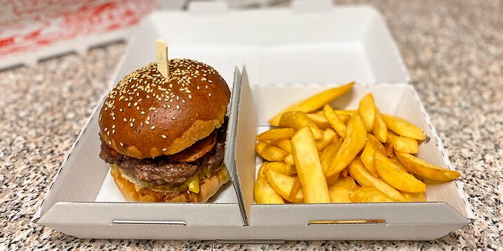 Burger s klokaním masem podle výběru a porce hranolků pro 1 i 2 osoby