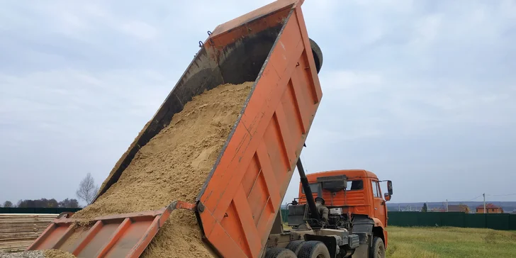 90min. zážitek pro skutečné chlapáky: staňte se bagristou a řidičem Tatry