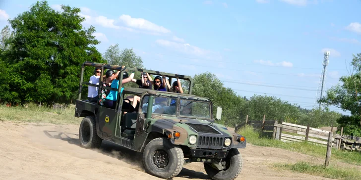 Program pro rodiny s dětmi v Tvrzi Hummer: piráti, rytíři, Divoký západ aj.