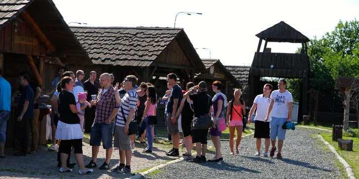 Program pro rodiny s dětmi v Tvrzi Hummer: piráti, rytíři, Divoký západ aj.