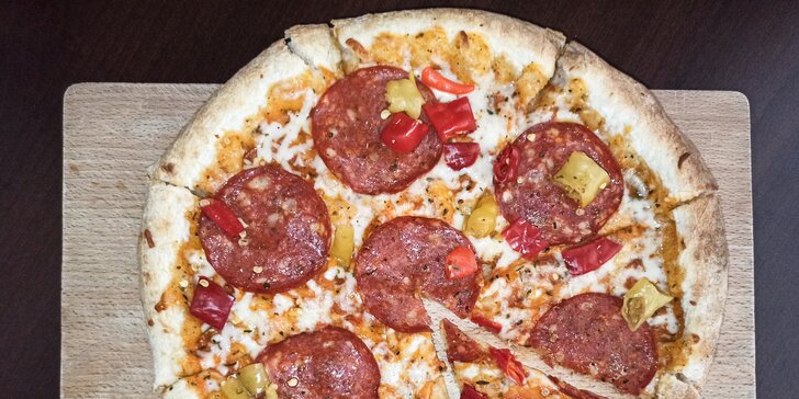 Kulatý a křupavý oběd: pizza podle výběru z 5 druhů na odnos s sebou