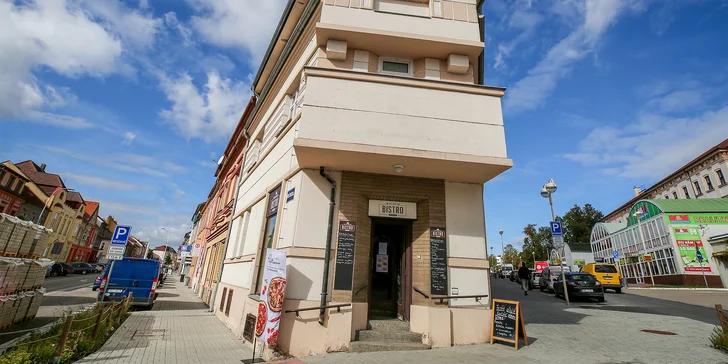 Kulatý a křupavý oběd: pizza podle výběru z 5 druhů na odnos s sebou