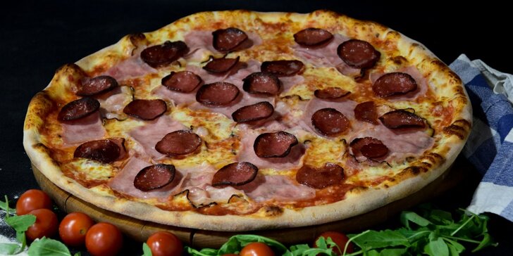 Jedna či dvě křupavé pizzy z Pizza House: průměr 40 cm, na výběr 13 druhů