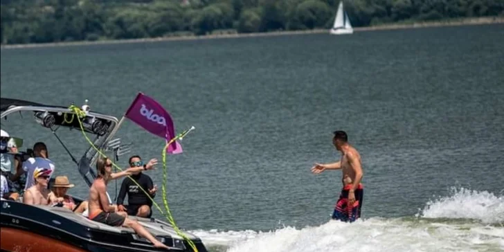 Zábava na šlapadle, paddleboardu, flyboardu či vodním skútru: 20–60 min.