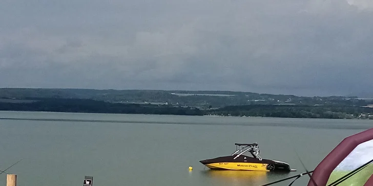 Zábava na vodní hladině: zapůjčení šlapadla či paddleboardu na 1 nebo 2 hodiny