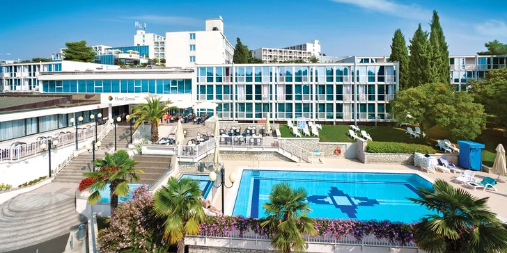Chorvatská Istrie: 3* hotel v Poreči, 150 metrů na pláž, bazén i sportovní vyžití a all inclusive