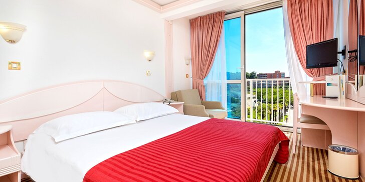 Chorvatská Istrie: 3* hotel v Poreči, 150 metrů na pláž, bazén i sportovní vyžití a all inclusive