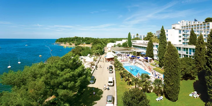 Chorvatská Istrie: 3* hotel v Poreči, 150 metrů na pláž, bazén i sportovní vyžití a all inclusive