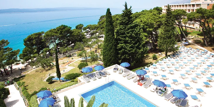 Dovolená v chorvatské Brele: 3* hotel se snídaní, hned u pláže a s bazénem