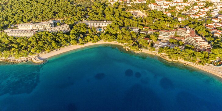 Dovolená v chorvatské Brele: 3* hotel se snídaní, hned u pláže a s bazénem
