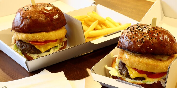Pořádné jídlo s sebou: burger s hovězím a smažákem a hranolky pro 1 i 2 os.