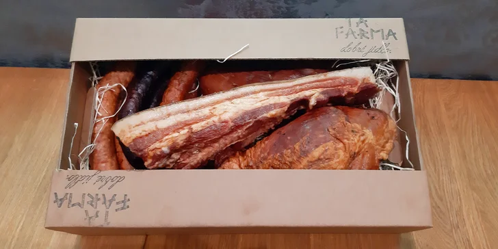 Výběrová bedýnka: 4 kg mysliveckých i šumavských klobás a uzené kýty, plece či špeku od farmáře