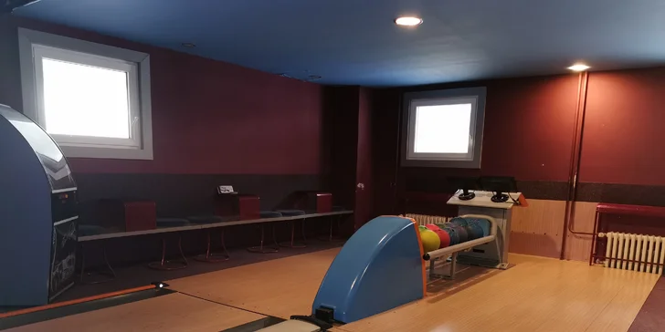 Rozkulte to: hodinová hra bowlingu pro partu až 8 kamarádů, po–so