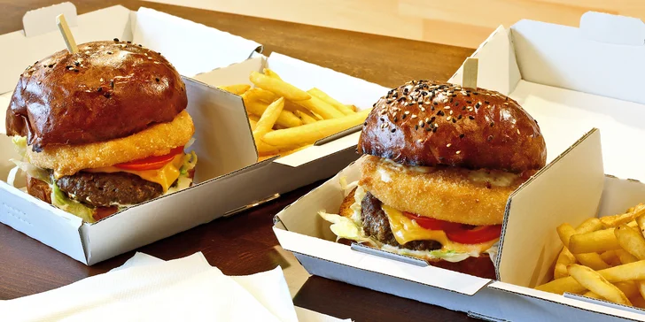 Burger s hovězím a smaženým sýrem a hranolky pro 1 i 2 osoby