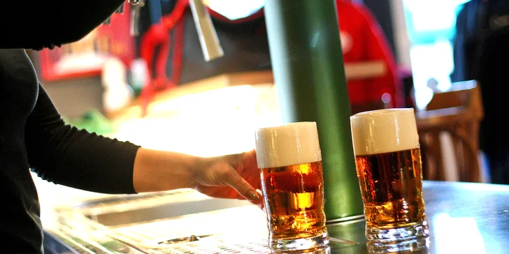 Tvarůžkové prkno s hranolky a omáčkami pro 2 nebo 4 osoby