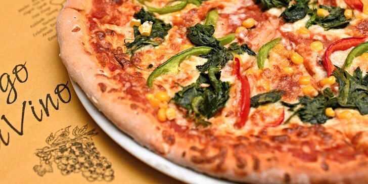 Mega pizza o průměrů 55 cm dle výběru z 12 druhů: Margherita, Diavola, BBQ, Al Salmone i Vegetariana