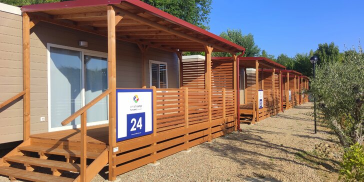 Mobilní domky s klimatizací a terasou až pro 6 osob, vybavený kemp s bazény kousek od Florencie