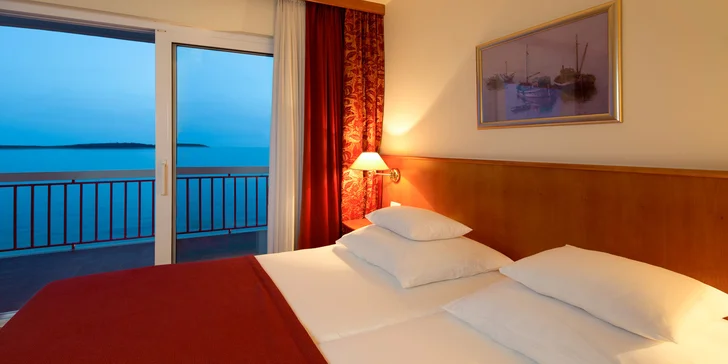 Letní dovolená v chorvatském Primoštenu: 3* hotel se snídaní, 50 m od pláže a s bazénem
