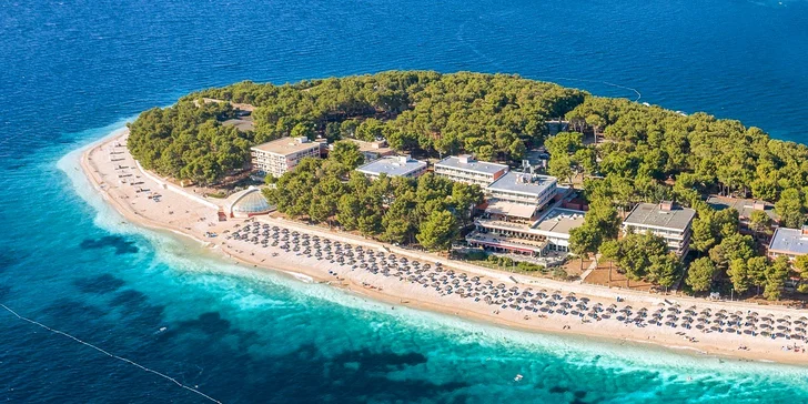 Letní dovolená v chorvatském Primoštenu: 3* hotel s jídlem a bazénem, 50 m od pláže