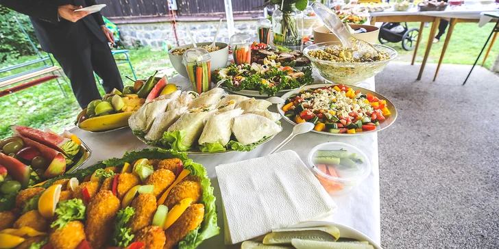Otevřené vouchery na catering: chlebíčky, obložené mísy, jednohubky i řízky