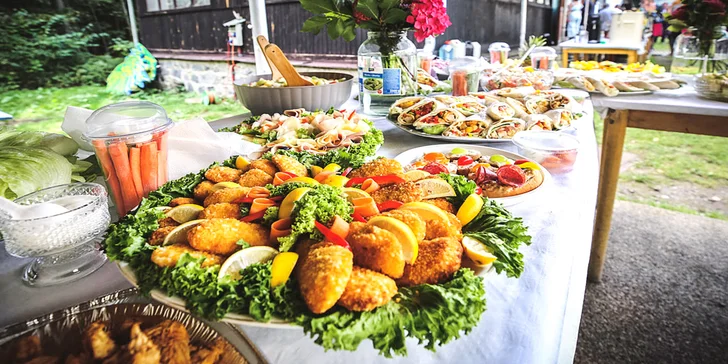 Otevřené vouchery na catering: chlebíčky, obložené mísy, jednohubky i řízky