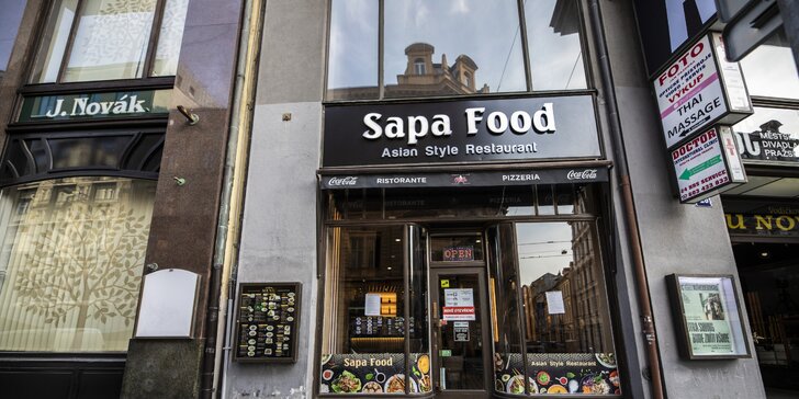 Asijské dobroty ve Vodičkově ulici: polévka, salát nebo závitky ze Sapa Food