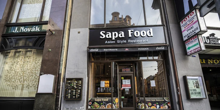 Asijské dobroty ve Vodičkově ulici: polévka, salát nebo závitky ze Sapa Food