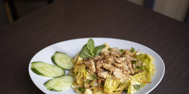 Pochutnejte si exoticky: hlavní jídlo nebo kuřecí curry podle výběru