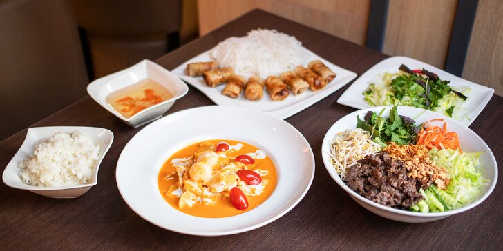 Pochutnejte si exoticky: hlavní jídlo nebo kuřecí curry podle výběru