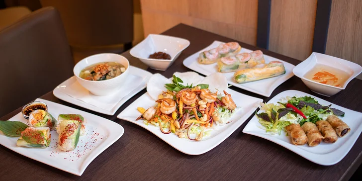 Asijské dobroty ve Vodičkově ulici: polévka, salát nebo závitky ze Sapa Food