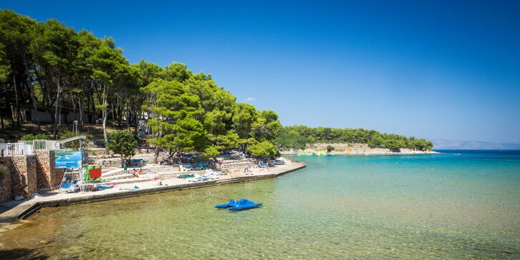 Dovolená na chorvatském Hvaru: 3* hotel se snídaní, u moře a s bazénem