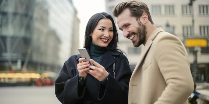 Užijte si společnou zábavu: třicetidenní partnerská výzva pomocí SMS