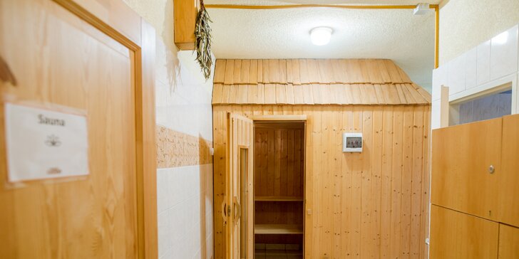 Vstup do solné jeskyně a finské sauny, k tomu pečené koleno s pivem či kofolou pro 1 nebo 2 osoby