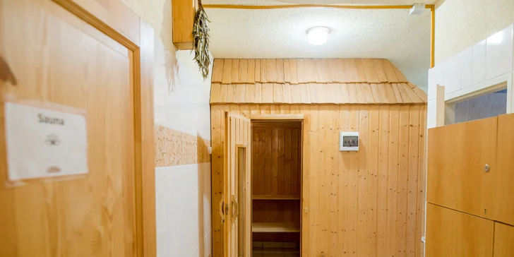 Vstup do solné jeskyně a finské sauny, k tomu pečené koleno s pivem či kofolou pro 1 nebo 2 osoby