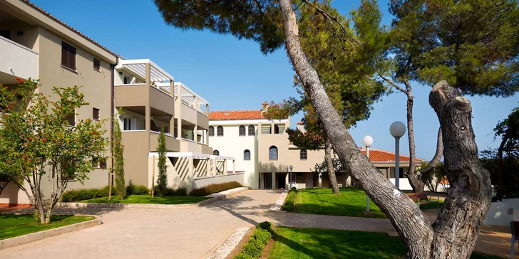 4* apartmánový resort v letovisku Pula: 200 m od pláže, s bazénem a tobogánem
