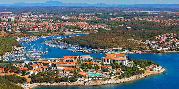 4* apartmánový resort v letovisku Pula: 200 m od pláže, s bazénem a tobogánem