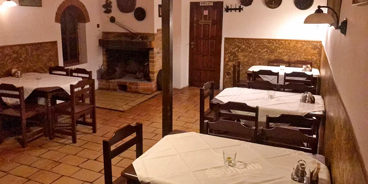 Mix gril s opečeným bramborem: krkovice, kuřecí prso, panenka i biftečky