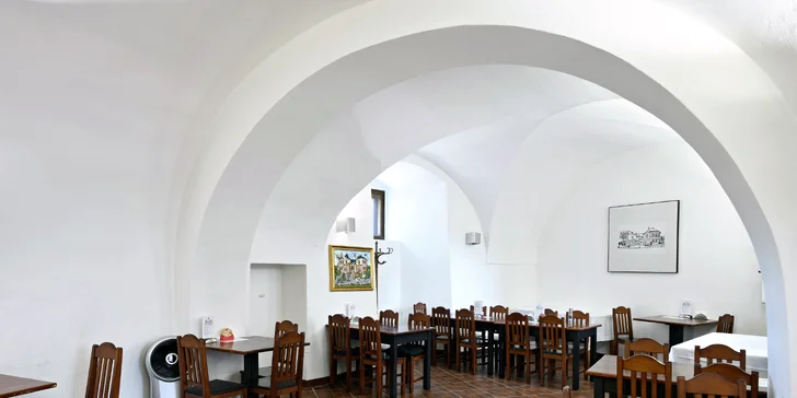 Těší se tu na vás každý den mimo pondělí, otevřeno je vždy v čase 11:30–22:30. 