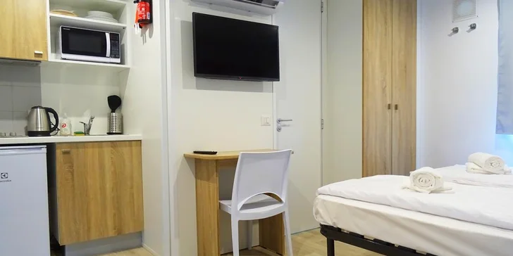 Za koupáním k Neapoli: mobilní domky s klimatizací a terasou i kuchyní, plně vybavený kemp, soukromá pláž