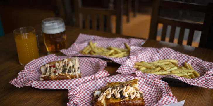 Občerstvení pod Žižkou pro 1 i 2 osoby: hovězí či kuřecí sendvič, hranolky a limonáda nebo pivo