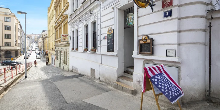 Bašta a pití přímo u tunelu pod Vítkovem pro 1 či 2 os.: loaded hranolky s masem či párkem, limča i pivo