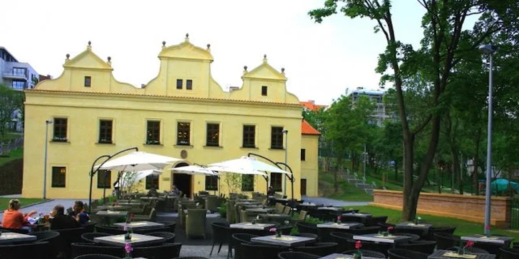 Slavnostní hostina v restauraci Vila Kajetánka