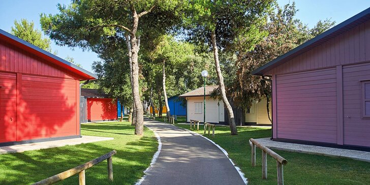 Za koupáním k Neapoli: mobilní domky s klimatizací a terasou i kuchyní, plně vybavený kemp, soukromá pláž