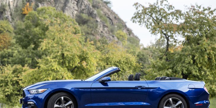 S větrem ve vlasech: 1–48 hodin nebo i celý víkend v elegantním Fordu Mustang Cabrio