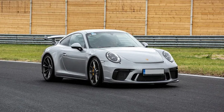Spolujezdcem v Porsche GT3 na velkém okruhu v Mostě: 1–4 superrychlá kola vedle závodního řidiče