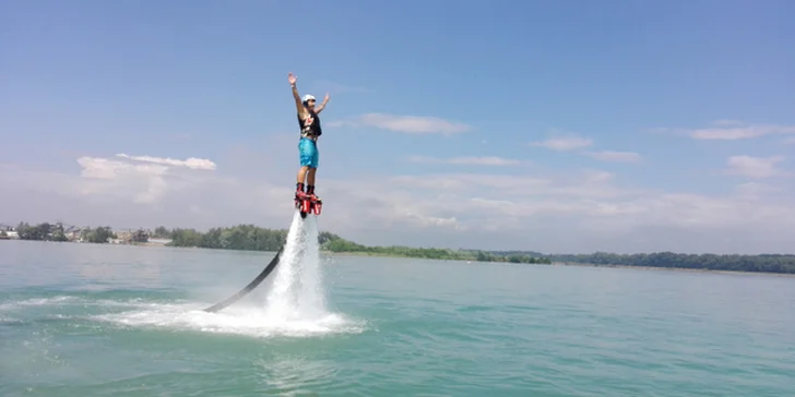 Flyboard: let nad hladinou v Praze, Brně, Olomouci, Plzni i na Mácháči
