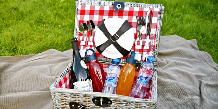 Piknik na ostrově Štvanice: miniburgery, salát, domácí bábovka či koláč i prosecco nebo pivo