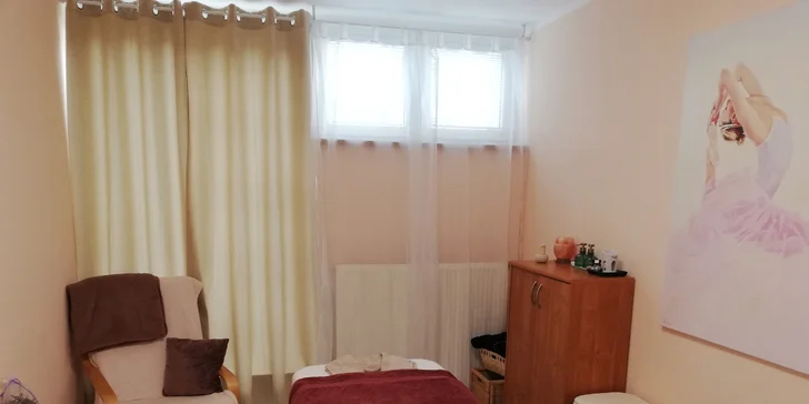 Hodinový masážní rituál 2 v 1: regenerační a Breussova masáž včetně výživy na ruce