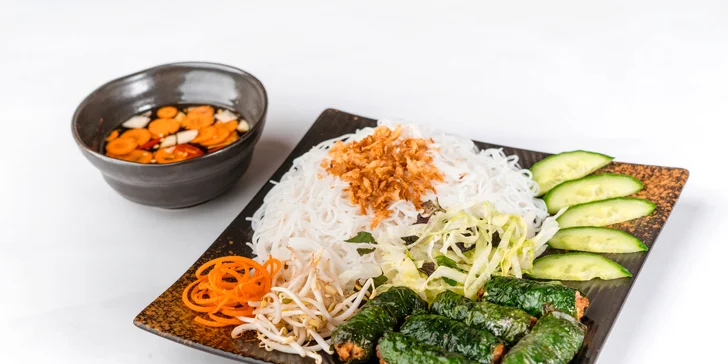 Vietnamské či thajské jídlo pro 2: s hovězím, kuřecím, kachnou i veganské
